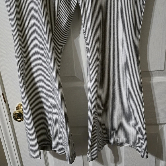 NWT Hayden Los Angeles Stretch Pinstripe Flared Pants, Cropped, Plus Size 1XL. - Picture 4 of 14